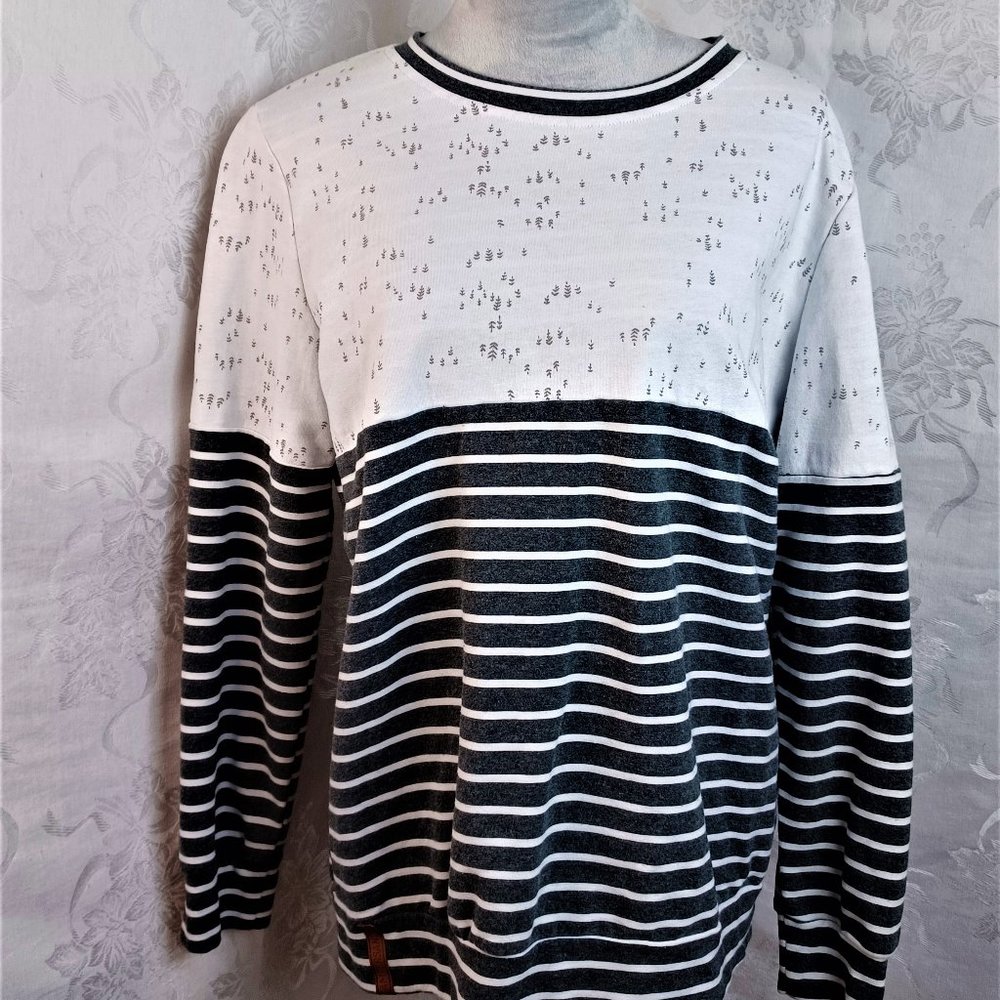 Ampersand Crewneck Sweatshirt Size XL